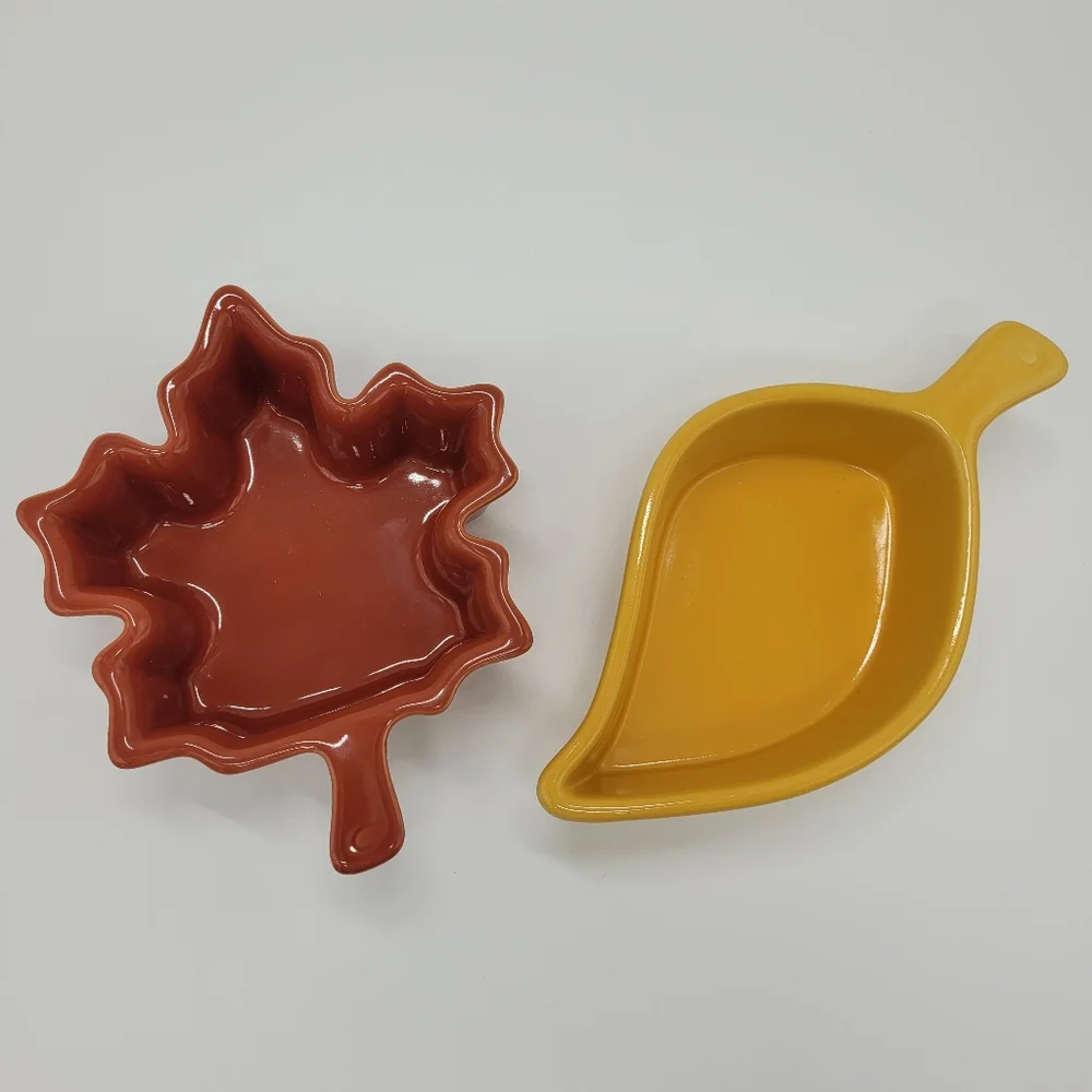 Chantal Leaf Bakeware Tabletop Decor Set Of 2 Leaves Yellow Rust Fall Autumn
